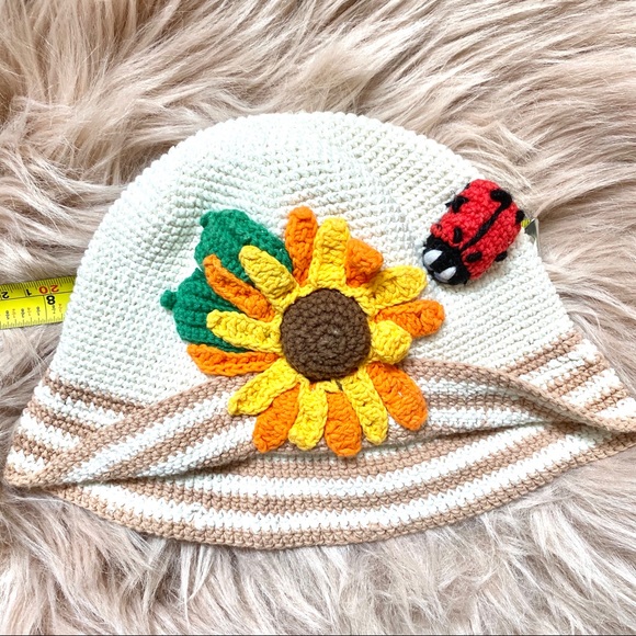 Day Lee Designs Baby Hat Lady Bug Flowers Beige Sunflower 6-12 months Crochet - Picture 1 of 6